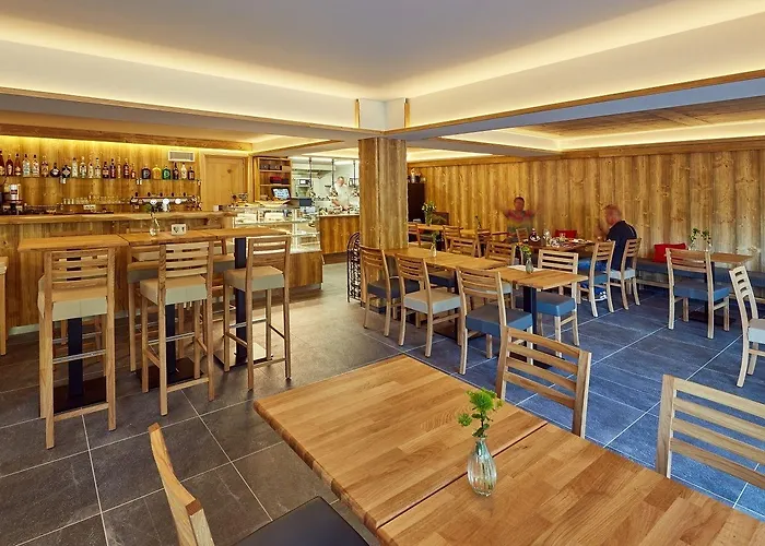 Lägenhetshotell Kovarna 4*
